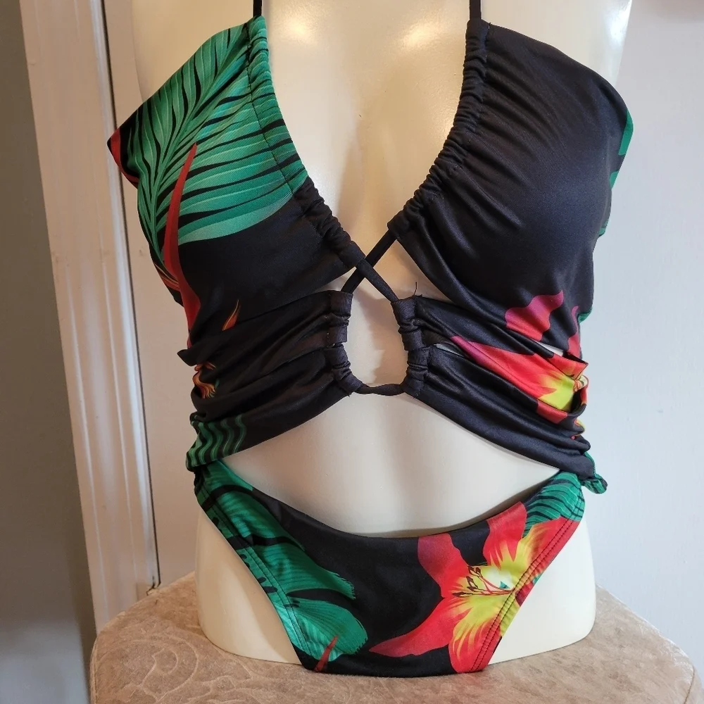 Frederick’s of Hollywood Cabarita One Piece Cutout Cheeky Medium NWT - Picture 3 of 5